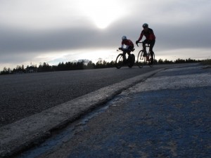 Alastaron moottoriradalla ajetaan yleensä hevosvoimin - juhannuksena 60 pyöräilijää ajoi radalla vuorokaudessa yhteensä 12 300 kilometriä.