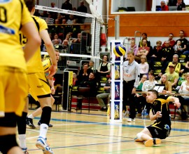 Loistavasti palloja takaisin peliin hakenut ja tarvittaessa passarinakin pelannut libero Jesse Mäntylä palkittiin Hurrikaanin parhaana pelaajana. Kuva: Juuso Riponiemi