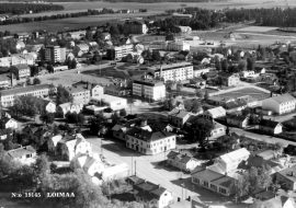 Matti Pulli kulkee muistoissaan Satakunnantietä, joka näkyy viistosti kuvan alalaidassa.