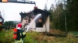 Asumaton omakotitalo tuhoutui tulipalossa täysin. Kuva: Simo Päivärinta