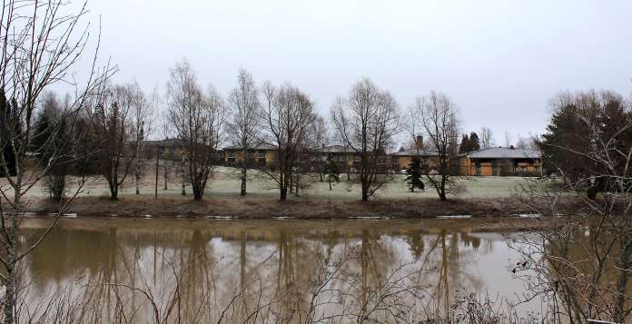 Loimijokeen asetetut suojapuomit sijaitsevat Ilolan rannasta noin kilometri Vampulan suuntaan. Lisäksi Niinijoen suulla on suojapuomit. Kuva: LL arkisto / Leila Hätönen.