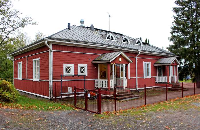 Kaupungilla on varhaiskasvatuksen tilakysymyksiä ratkaistavana myös Metsämaalla, jossa päiväkoti sijaitsee koulun vieressä. Kuva: Lari Kiviranta
