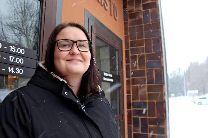 Ypäjän varhaiskasvatus-sivistysjohtaja Sini Lilja toivoo, että kuntalaiset lähestyisivät häntä matalalla kynnyksellä. Hän ei halua työssään eksyä ainoastaan hallintomaailmaan.