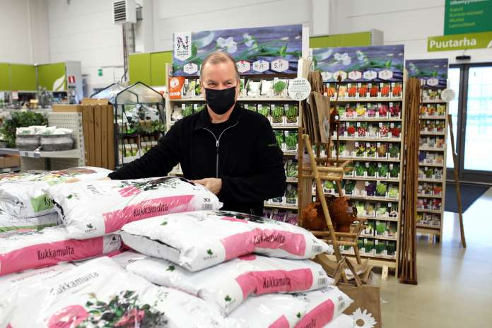 Myymäläpäällikkö Asko Kedonperä kertoo, että Loimaan Hankkijan kesätyöntekijät ovat saattaneet saada kunnialla hoidetun määräaikaisuuden jälkeen pidempiä työpestejä tai työtarjouksia seuraavina kesinä.