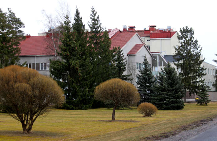 Lindenin tontti, jonne palvelutaloa kaavaillaan, sijaitsee Pikatien vieressä, Tyksin Loimaan sairaalan ja liikekeskuksen välisellä alueella.