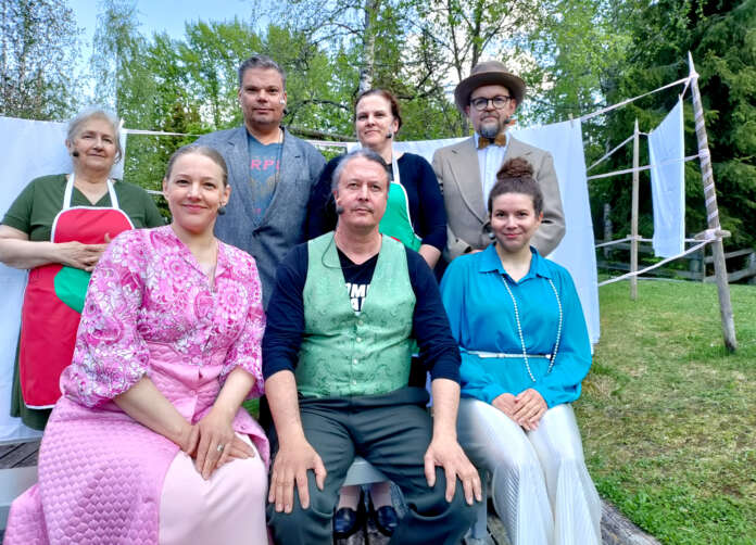 Takarivissä Hannele Vainio, Tero Heikkilä, Kaija Tammivaara ja Kari Honkaniemi. Edessä Laura Kilpiö, Teppo Heikkilä ja Eriika Honka.