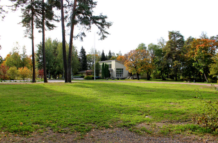 Omatoimikirjastosuunnitelmat koskevat myös Hirvikosken kirjastoa. Nykyisin samassa pihapiirissä on myös päiväkoti. Kuva: LL arkisto.