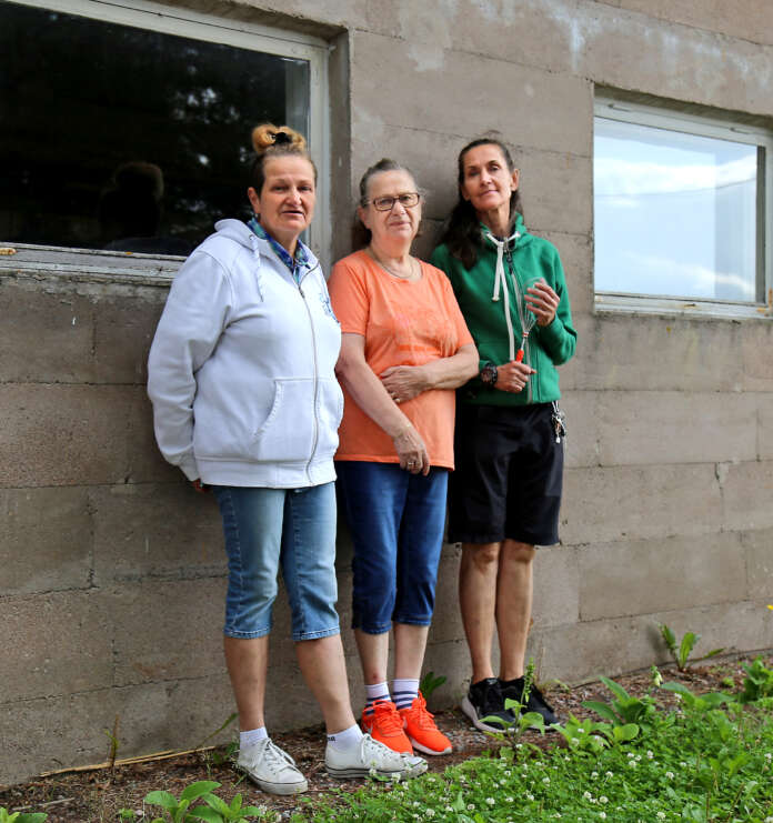 Taina Kivilä oli aloittanut tilan siivouksen ja tavaroiden järjestelyn jo toukokuussa. Myös Hannele Kivilä-Rastas sekä Terttu Kivilä olivat olleet apuna jo yli kuukauden ajan.