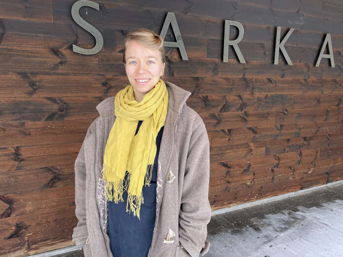 Tuuli Orasmaan mukaan maatalousyrittäjien motivaation ylläpito ilmastotoimiin olisi tärkeää. Hänen mielestään mediassa voisi nostaa ongelmien sijaan esiin ratkaisuja ja jatkuva kannustaminen olisi tärkeää.Tukipolitiikka on keskeinen tapa auttaa, mutta myös markkinoita olisi saatava oikeudenmukaisemmiksi, siten, että tuottajalla olisi niissä hieman enemmän valtaa ja mahdollisuus myös tienata. Ennen kaikkea Orasmaa kannustaa kaikkia keskusteluun ja kohtaamisiin erimielisten ihmisten kanssa. Se lisäisi hänen mukaansa empatiaa ja ymmärrystä.