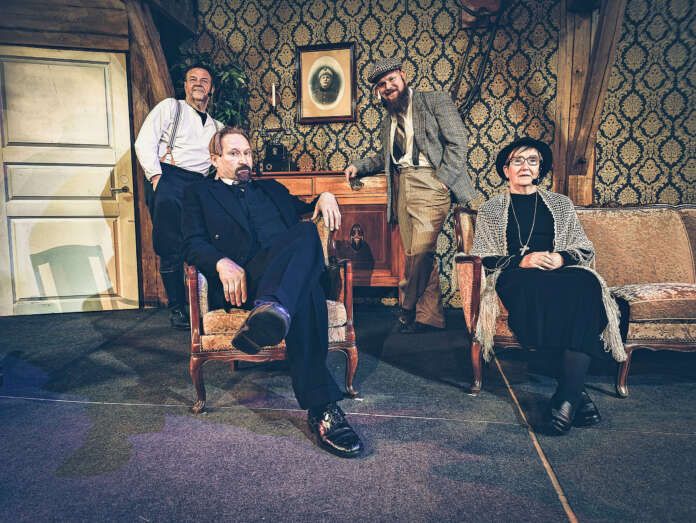 Tänään ensi-iltansa saava Niskavuoren naiset -musiikkinäytelmä on jatkumoa Teatteri tuntemattomassa aiemmin esitetylle Niskavuoren nuorelle emännälle. Nyt rooleihin asettuvat muun muassa Ari Heinämäki (pehtoori), Sami Myllyoja (tohtori Varelius), Nikolai Saikkonen (Olavi Niskavuori) sekä Maija-Leena Syrjälä (ruustinna).