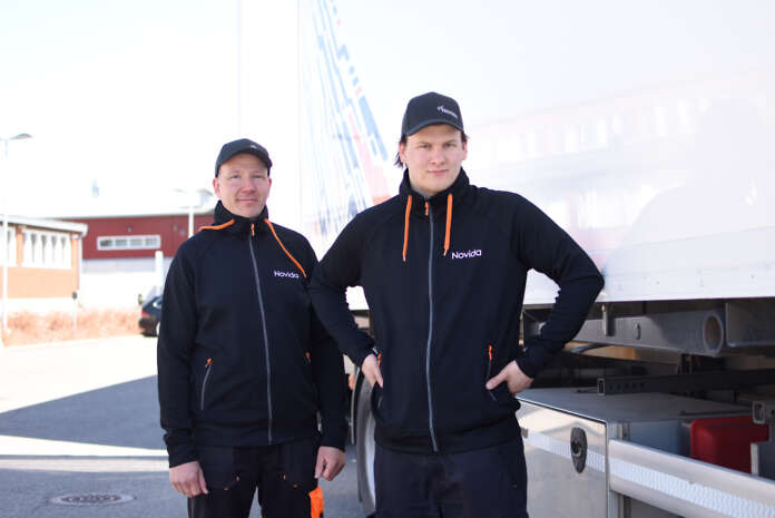 Melliläläinen Jonne Alanen voitti hopeaa Taitaja-kisoista Turusta. Tuleva logistiikka-alan ammattilainen osallistui kilpailuun opettajansa Seppo Pessin (vas.) ohjauksessa.