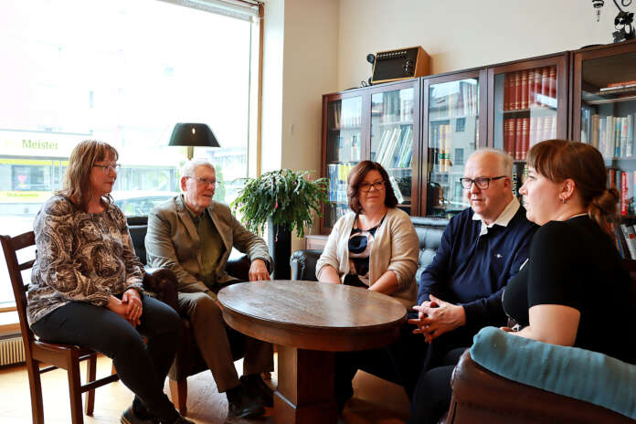 Loimaalaiset Teija Ek-Marjamäki, Jari Välimäki, Marke Tissari, Olavi Ala-Nissilä ja Maarit Koivisto ovat toimineet Varhan aluevaltuustossa kauden 2022–2025. Vaikka työmäärä ja päätöksen tekemisen tahti on ollut kova, he ovat kohtuullisen tyytyväisiä siihen, miten hyvin palveluita saatiin säilytettyä alueella.