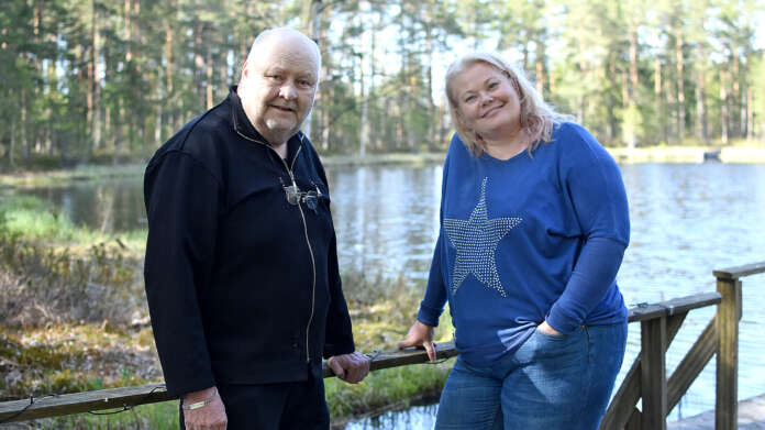 Saviseudun Diabeteskerhon Vesa Anttila ja Lounais-Suomen Diabetesyhdistyksen Anneli Jylhä tekevät yhteistyötä kehittääkseen Saviseudun Diabeteskerholle sopivan toimintamallin.