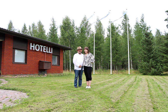 Hotelli Aliisalla on vakiintunut asiakaskunta, ja osa asiakkaista varaa kerrasta toiseen saman huoneen. – Tämä on ollut meille ihan sivutoimista, emmekä ole mainostaneet toimintaa lainkaan. Tällaiselle toiminnalle on siis selkeä tarve, eläkkeelle jäämistä odottavat Seppo ja Pirjo Paldanius kertovat.