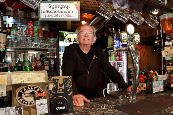 Pub Legendan omistaja ja perustaja Pekka Virta osti paikan vuoden 2001 maaliskuussa. Vaikka oma ikä alkaa jo seitsemällä, hän viihtyy yhä tiskin takana.